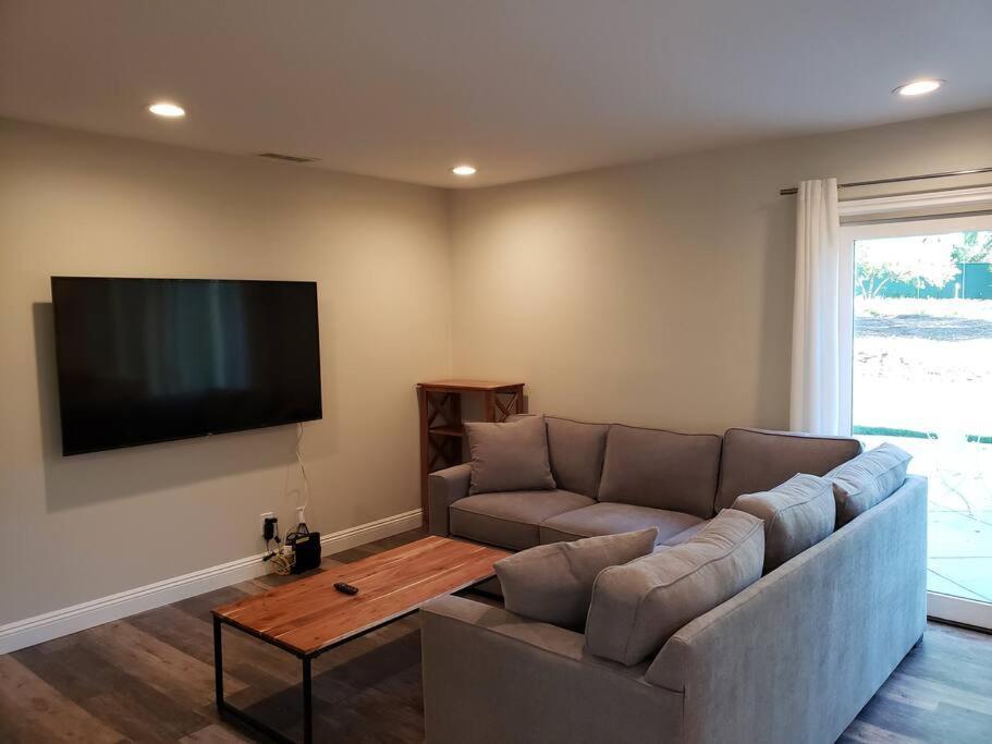 Bouganvilla 4-Bedroom, 2-Baths, Single Family House Thousand Oaks Buitenkant foto